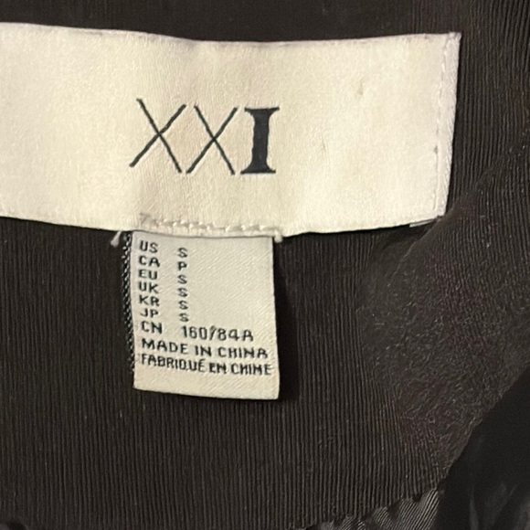 Zara Classic Black Blazer, size small, with pockets, lined one button - Picture 9 of 9